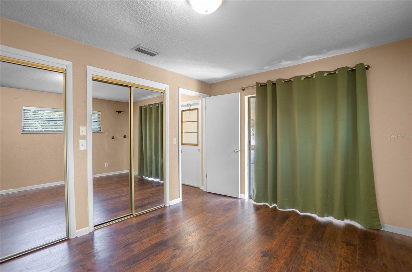 Image 21 of 41 For 220 Braemar Drive
