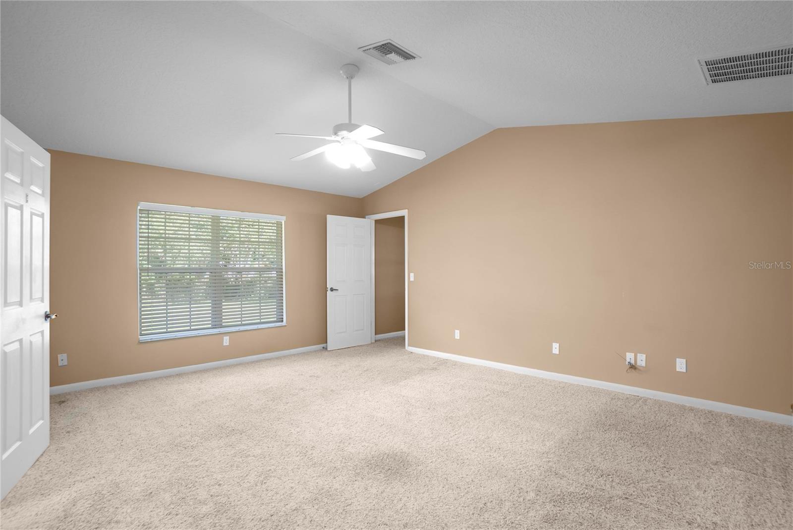 Image 22 of 41 For 220 Braemar Drive
