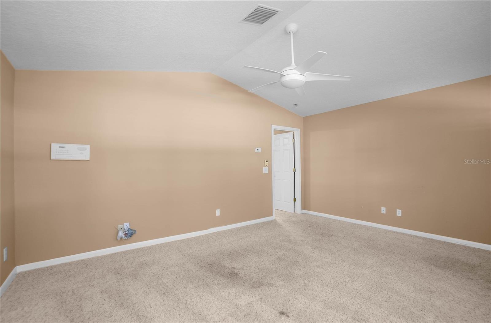 Image 26 of 41 For 220 Braemar Drive
