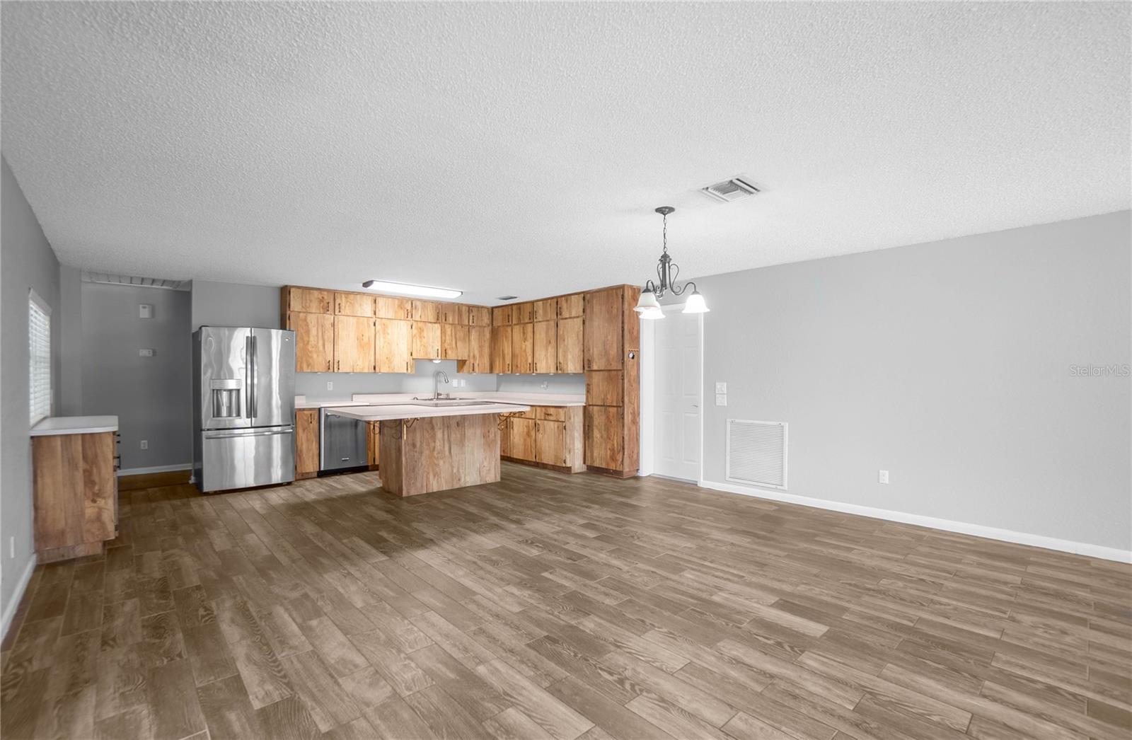Image 7 of 41 For 220 Braemar Drive