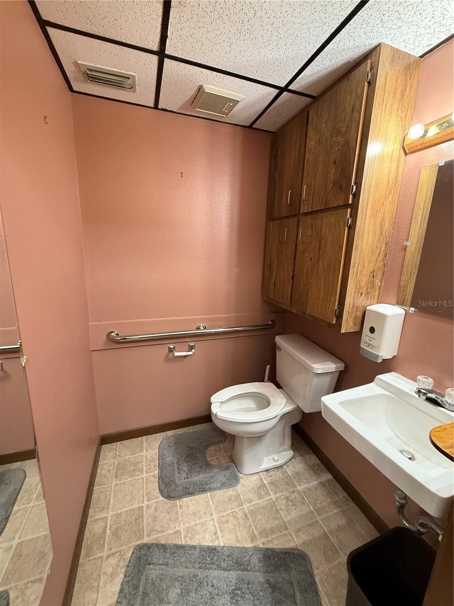 Image 10 of 11 For 814 Silver Springs Boulevard A