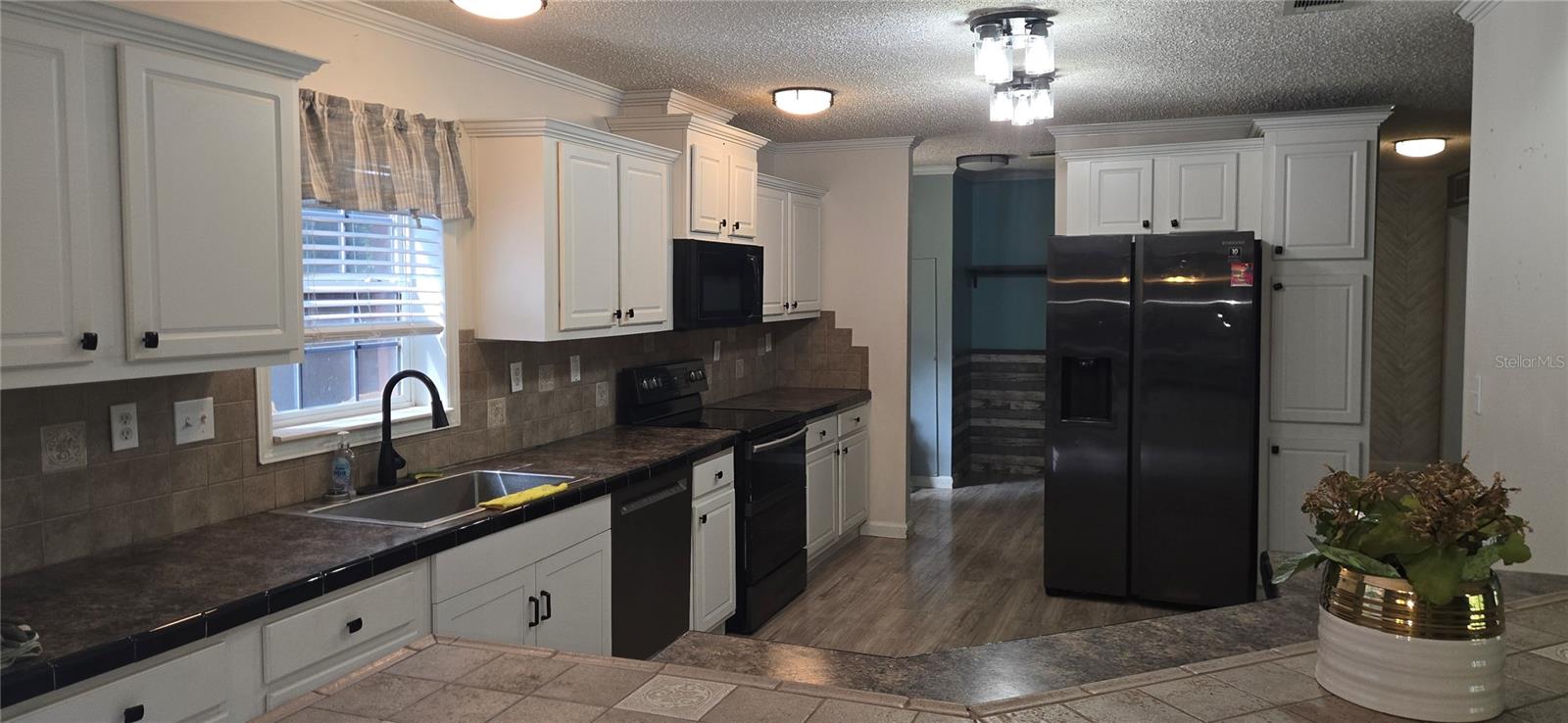Listing photo id 8 for 2476 Wright Point