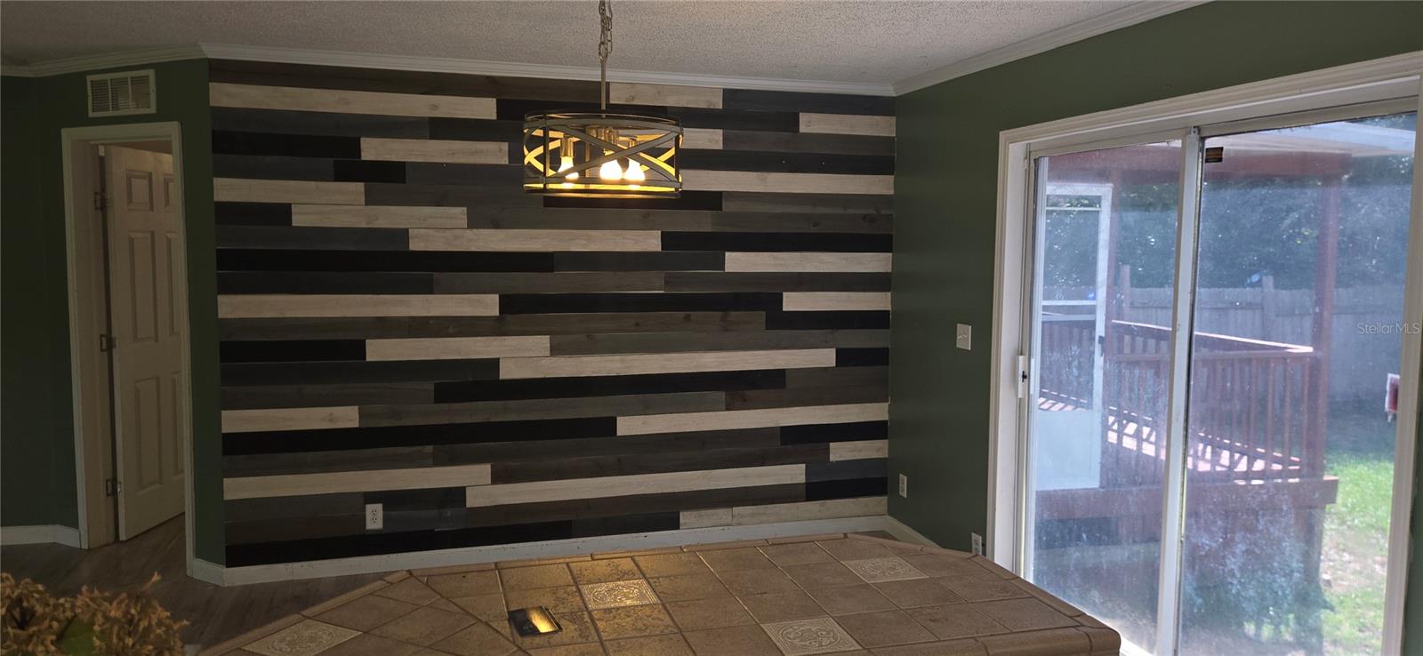 Listing photo id 11 for 2476 Wright Point