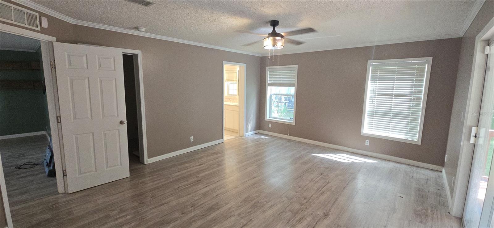 Listing photo id 18 for 2476 Wright Point