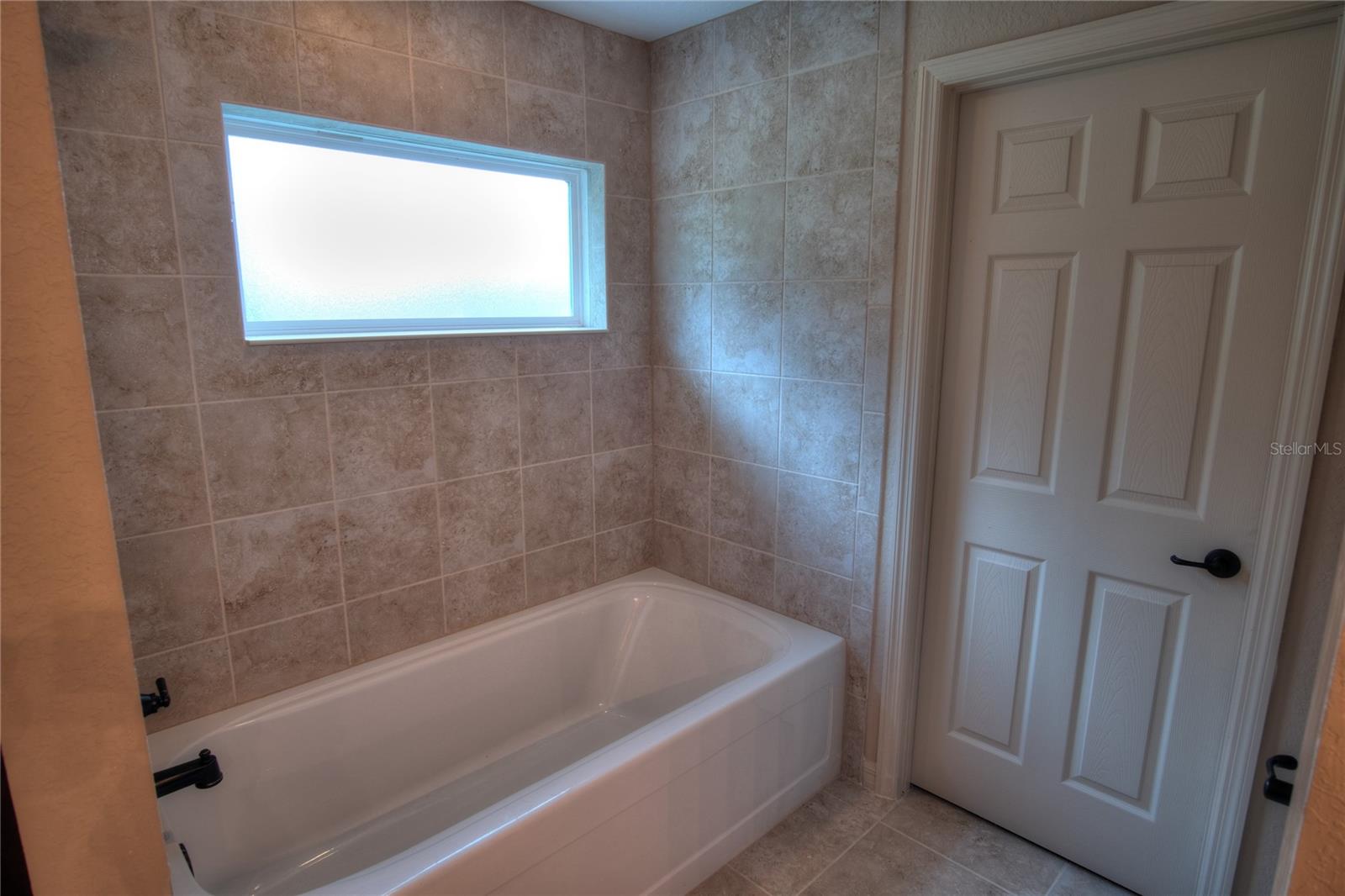 Image 8 of 20 For 16773 18th Avenue Road