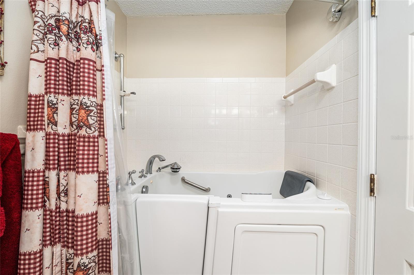 Image 28 of 38 For 9155 83rd Court C