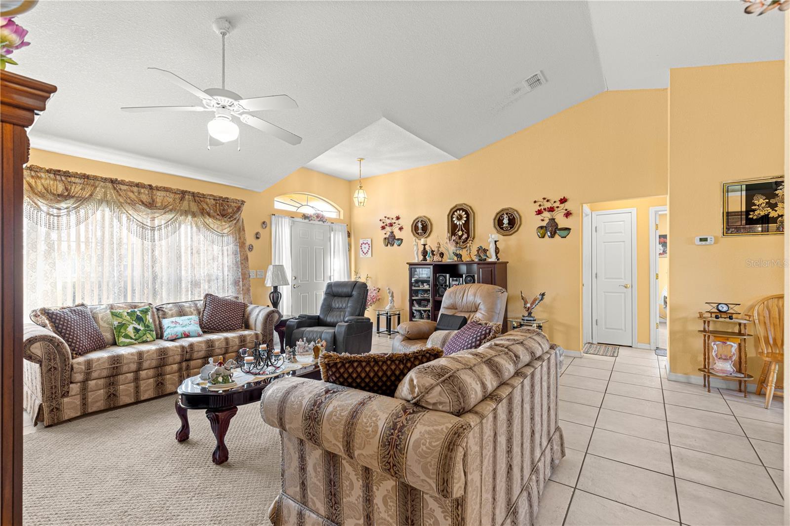 Image 11 of 39 For 416 Marion Oaks Lane