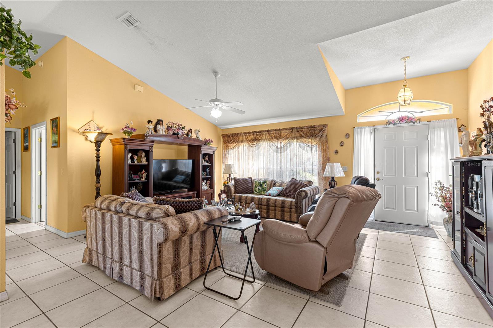 Image 12 of 39 For 416 Marion Oaks Lane