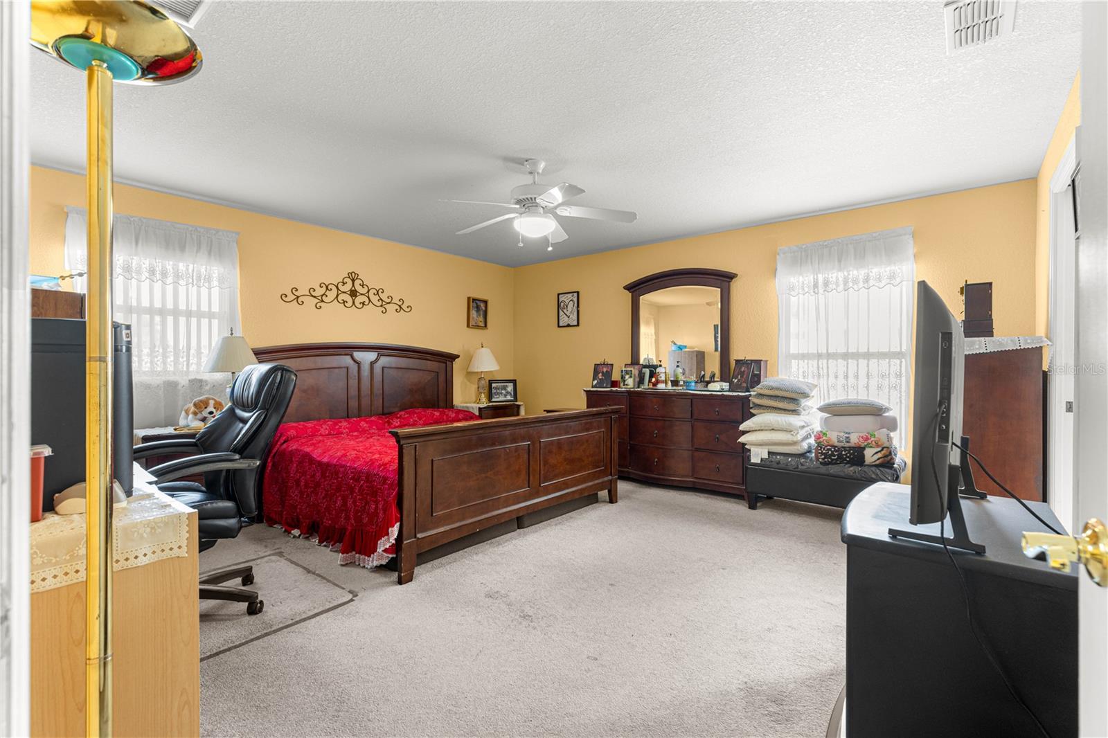 Image 16 of 39 For 416 Marion Oaks Lane