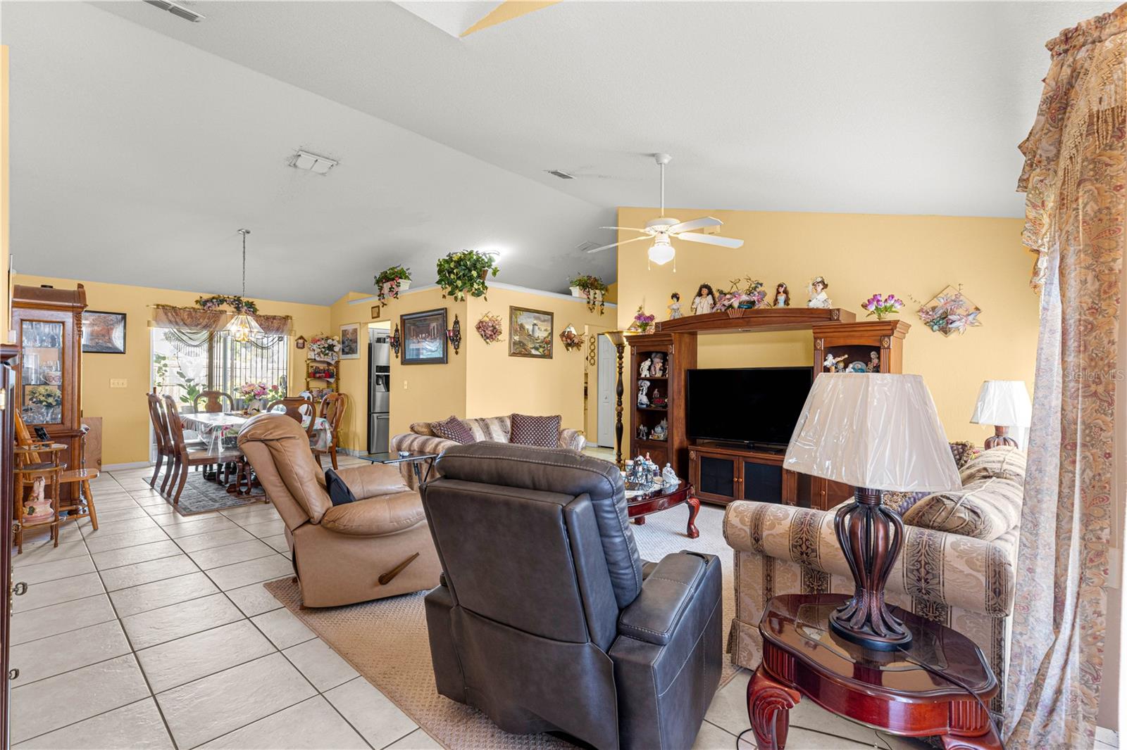 Image 23 of 39 For 416 Marion Oaks Lane