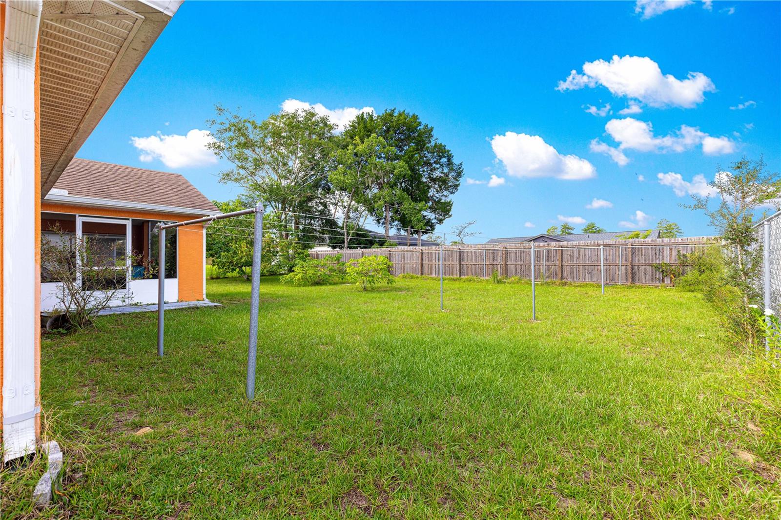 Image 29 of 39 For 416 Marion Oaks Lane