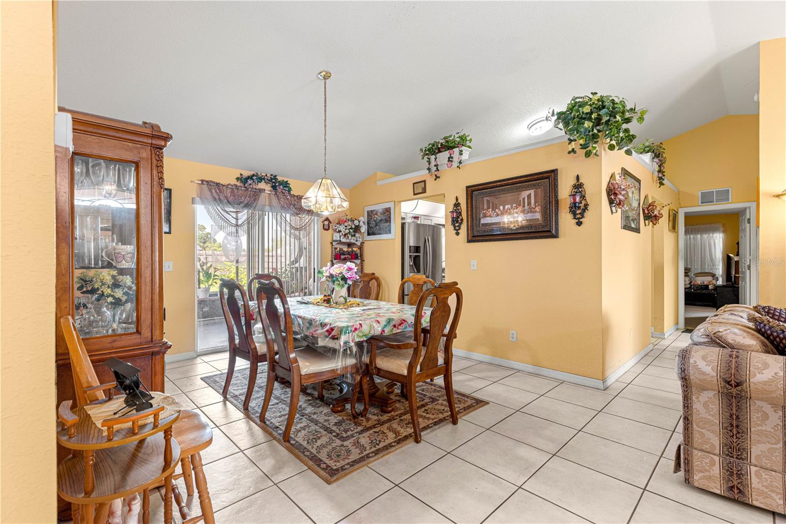 Image 8 of 39 For 416 Marion Oaks Lane