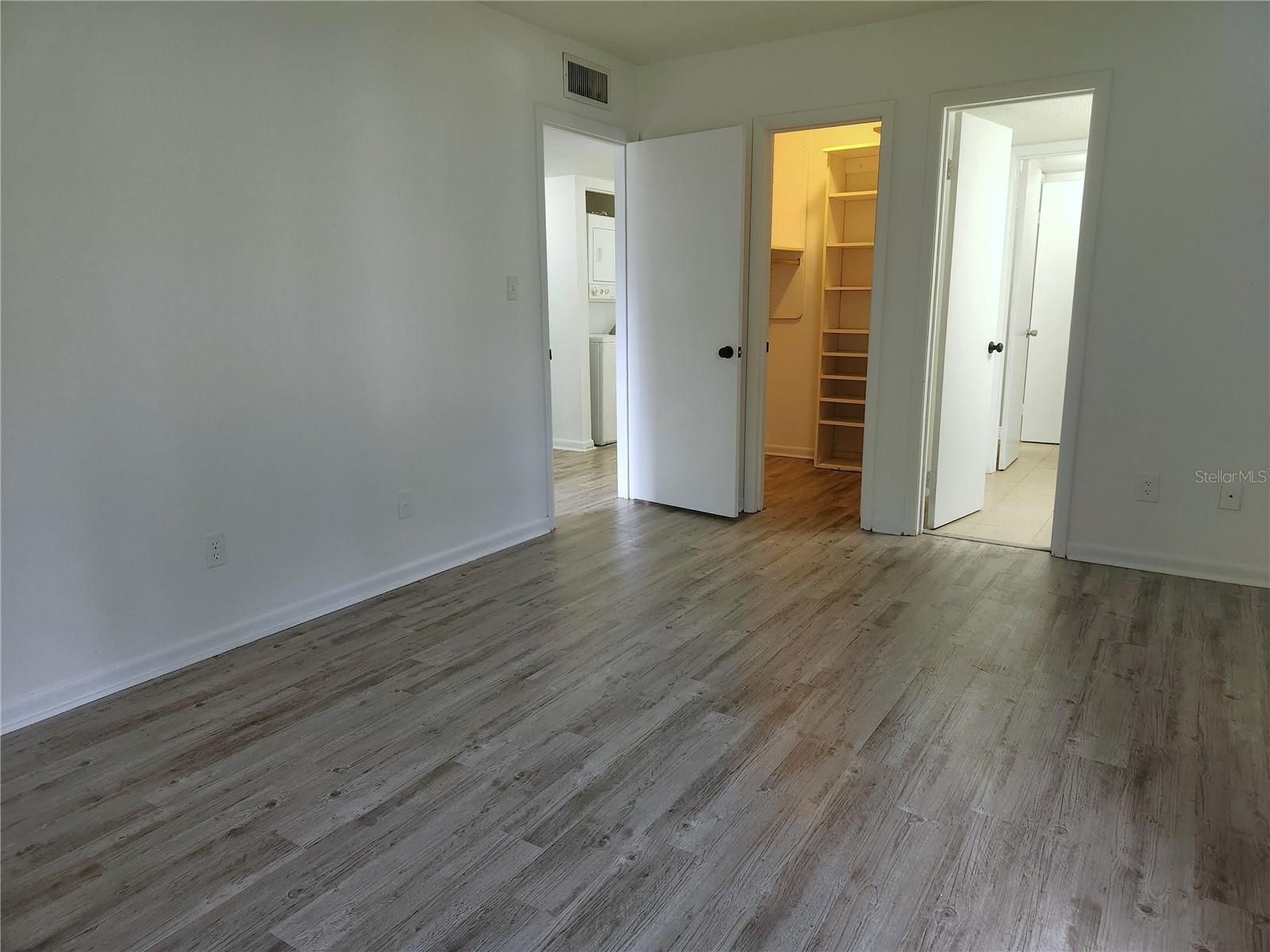 Image 11 of 21 For 585 Fairways Circle A