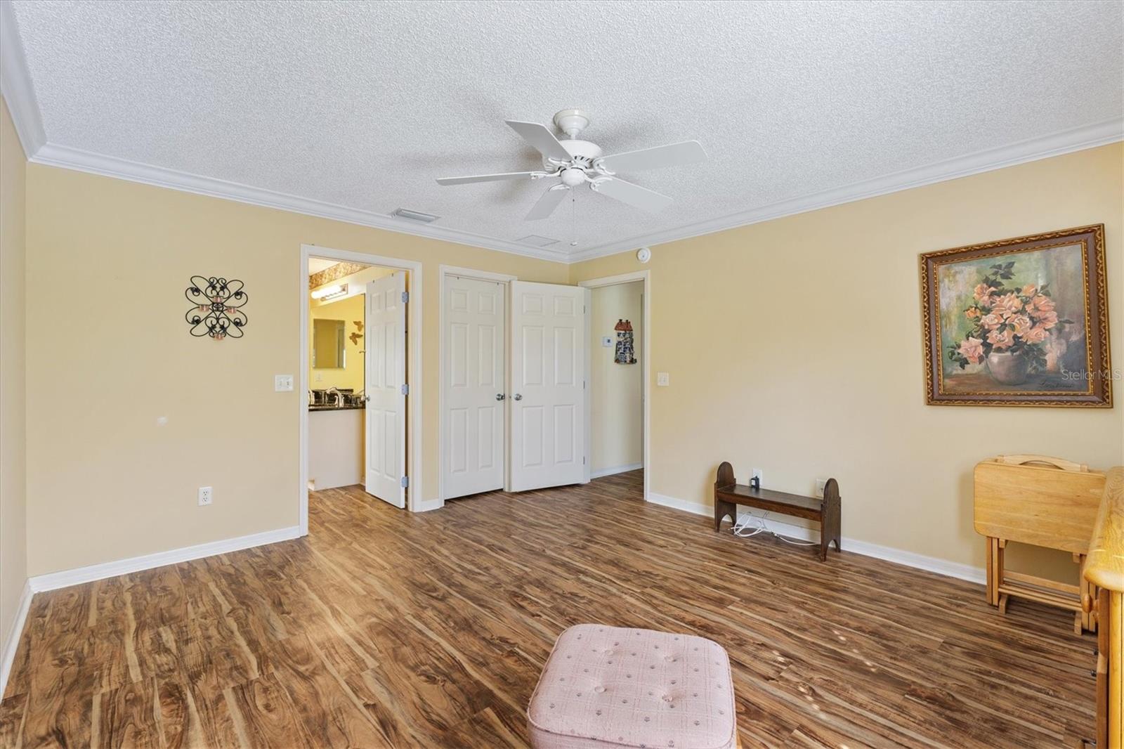 Image 17 of 42 For 939 Livingston Loop