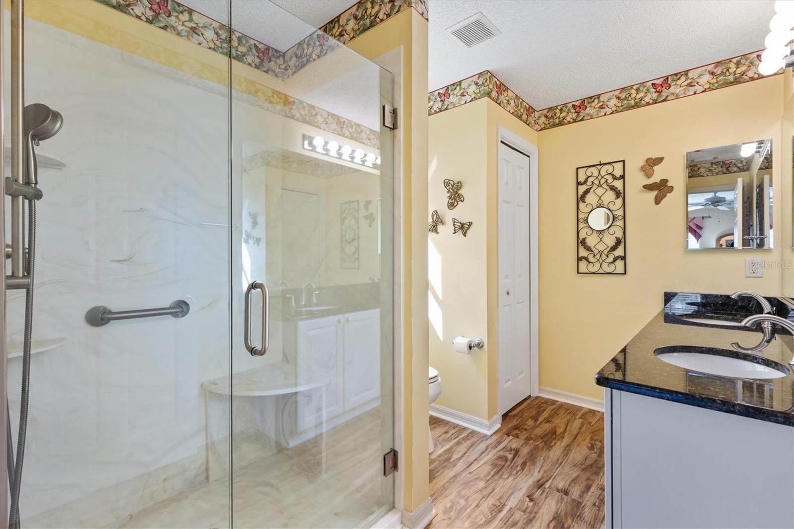 Image 18 of 42 For 939 Livingston Loop