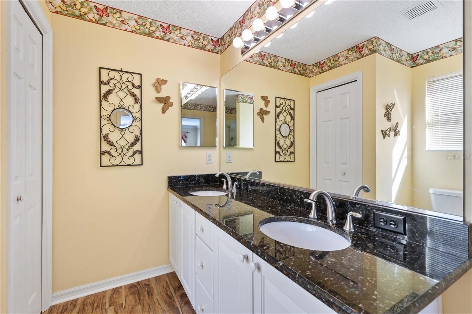 Image 19 of 42 For 939 Livingston Loop