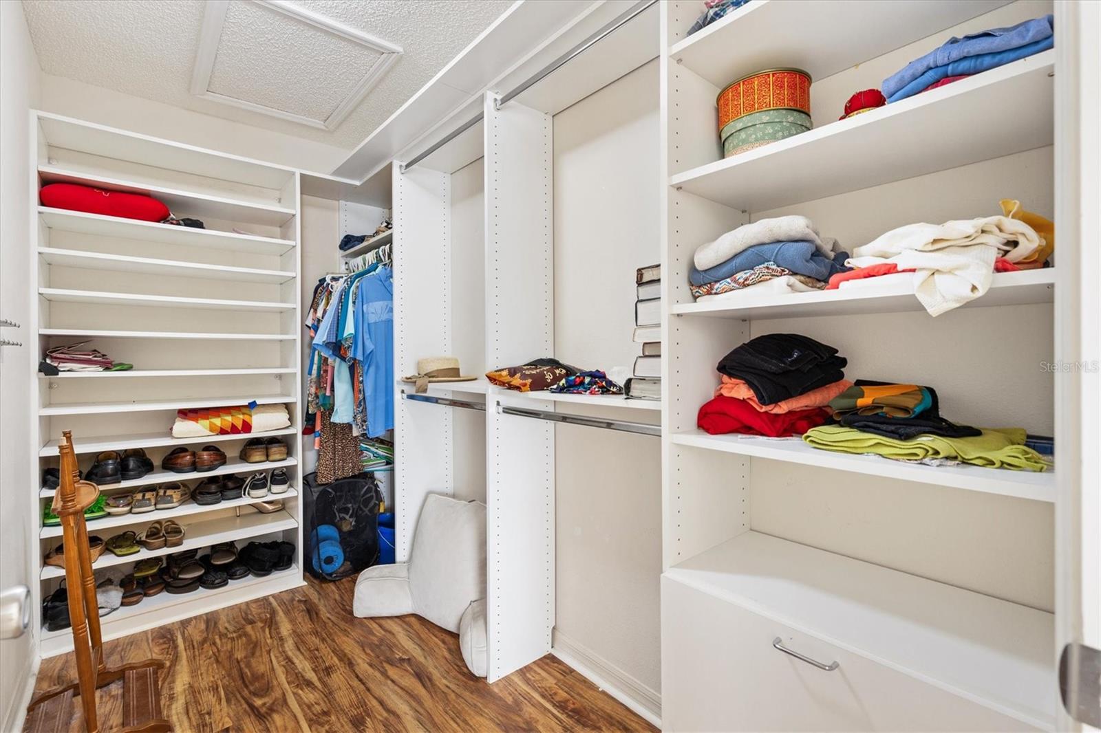 Image 20 of 42 For 939 Livingston Loop