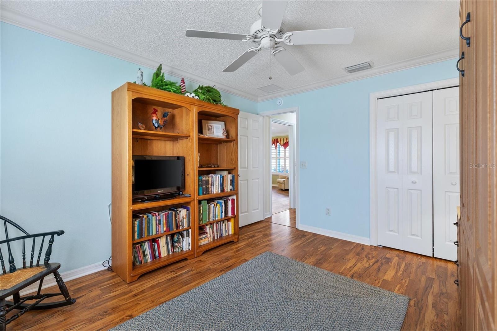 Image 23 of 42 For 939 Livingston Loop