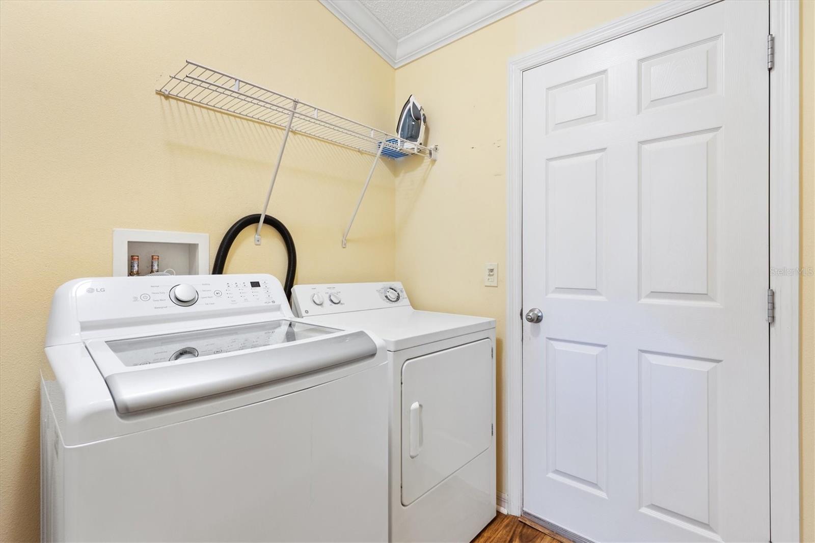 Image 27 of 42 For 939 Livingston Loop