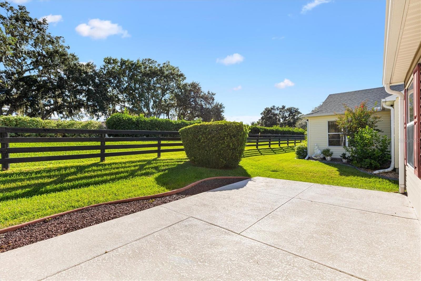 Image 31 of 42 For 939 Livingston Loop