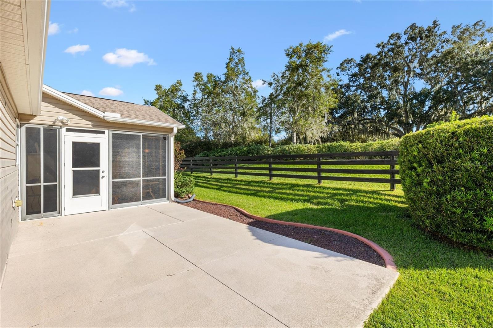 Image 32 of 42 For 939 Livingston Loop