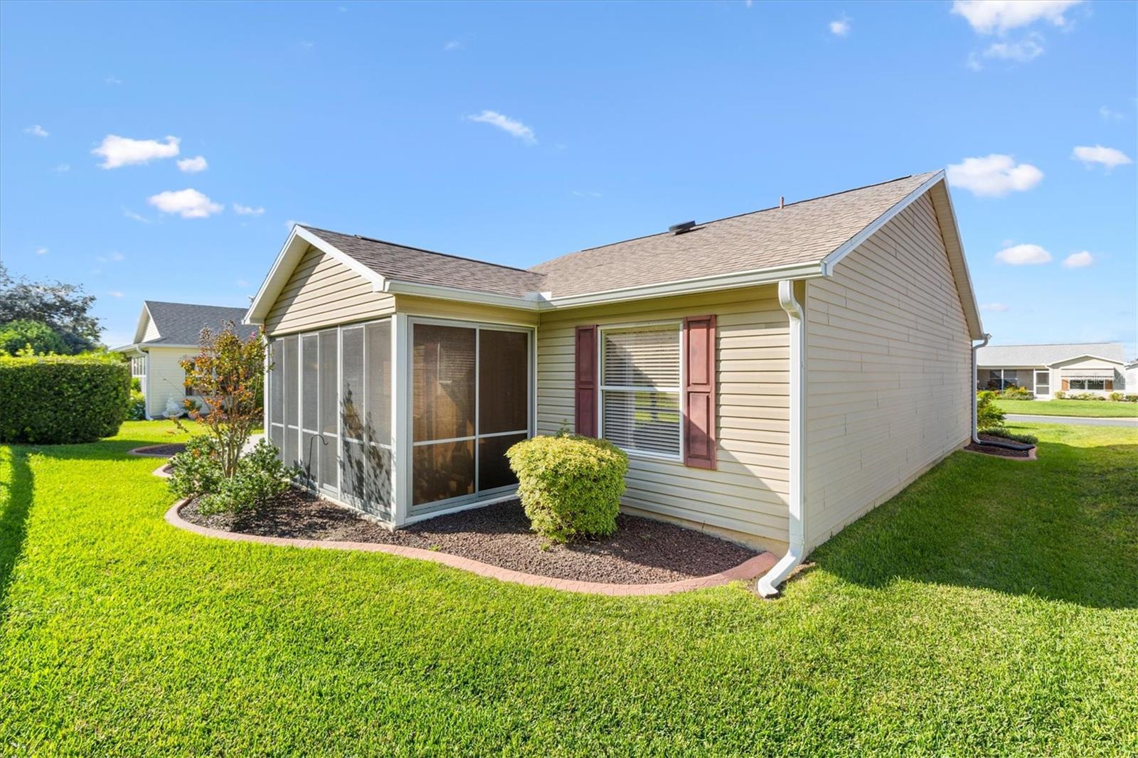 Image 33 of 42 For 939 Livingston Loop