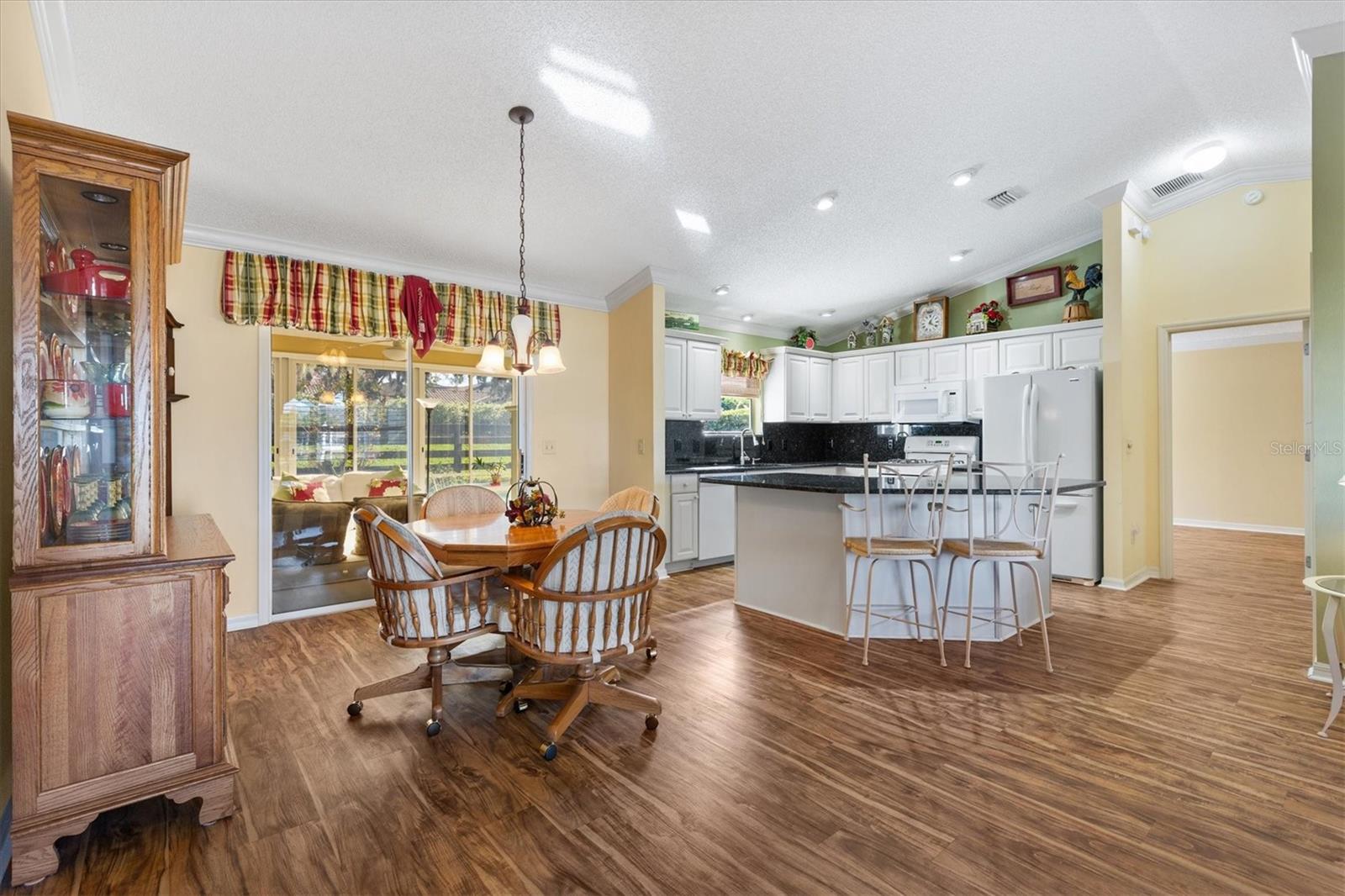 Image 9 of 42 For 939 Livingston Loop