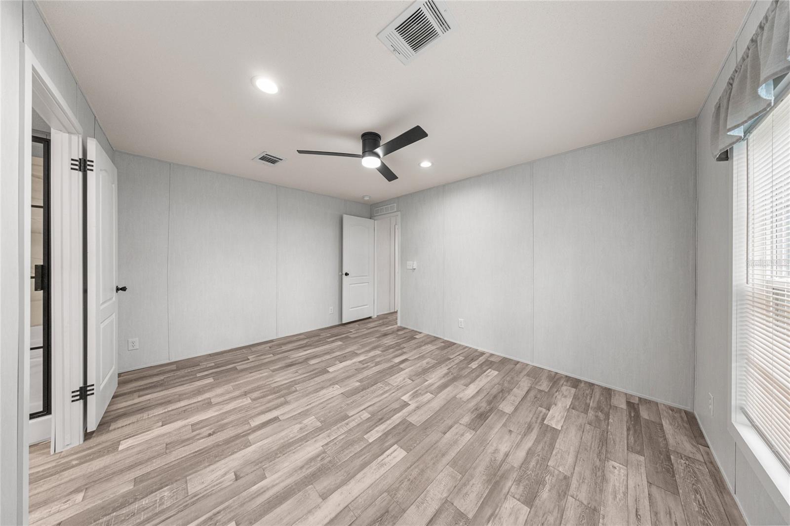 Image 13 of 28 For 5682 53rd Street