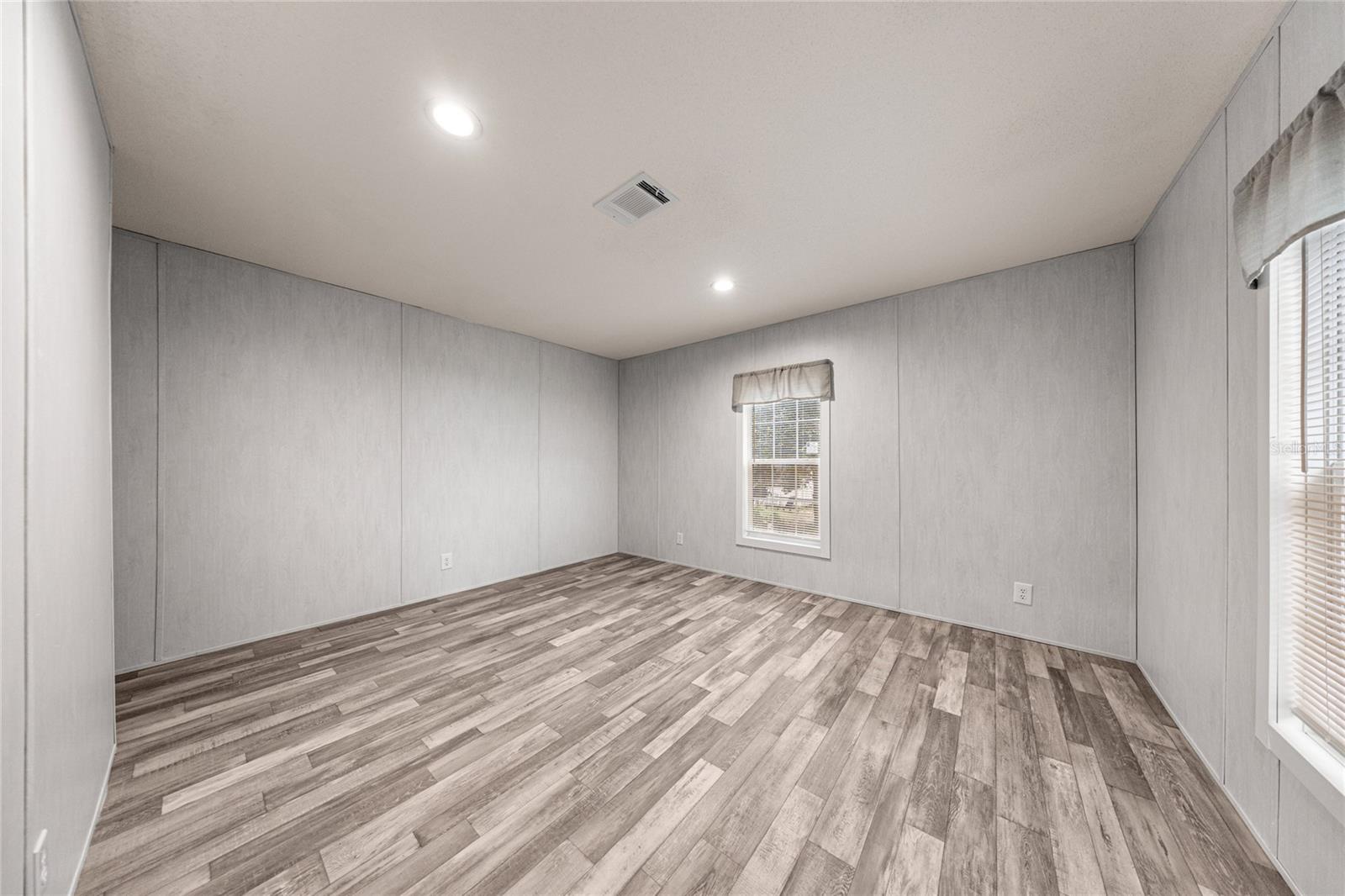 Image 18 of 28 For 5682 53rd Street