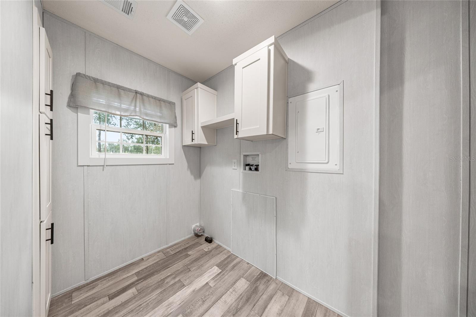 Image 22 of 28 For 5682 53rd Street