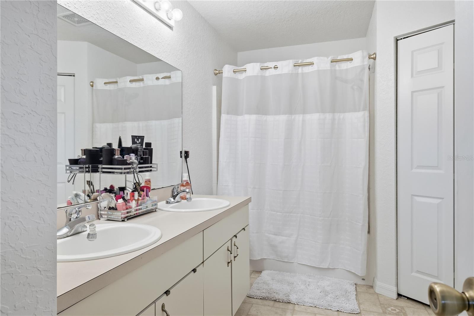 Image 14 of 25 For 13596 53rd Avenue