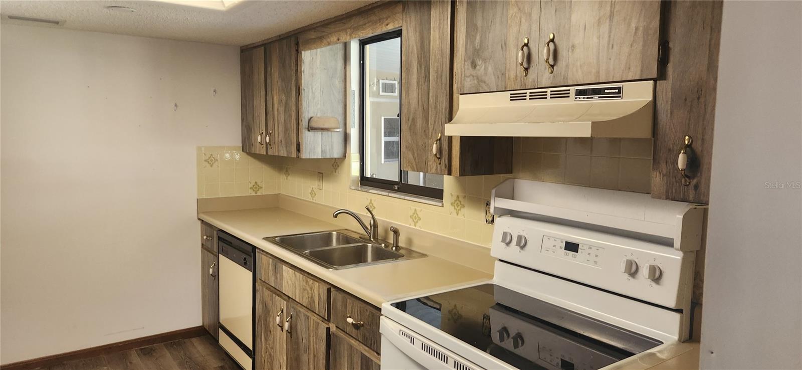 Image 2 of 9 For 10062 88th Court