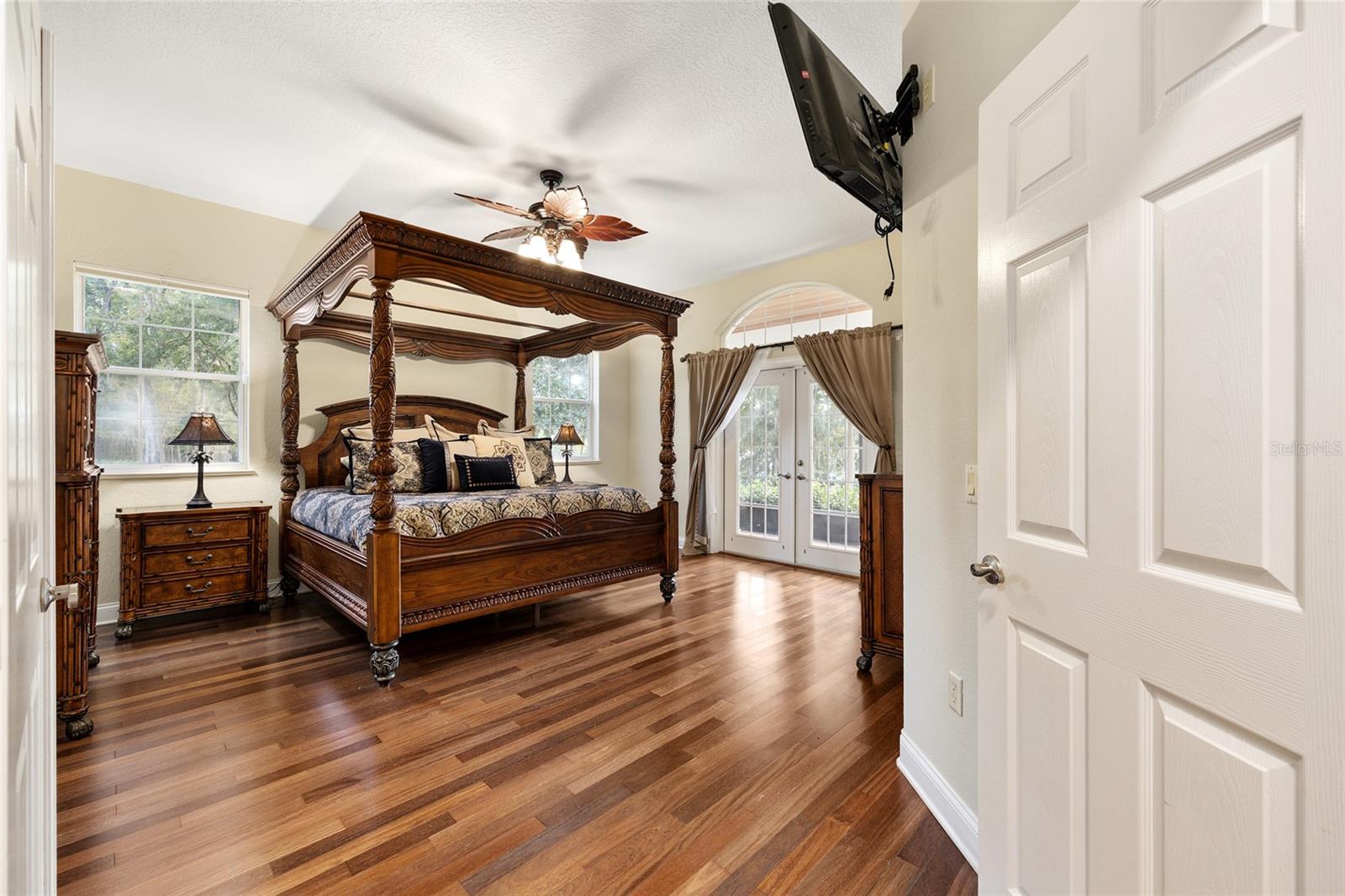 Image 14 of 63 For 829 36th Lane