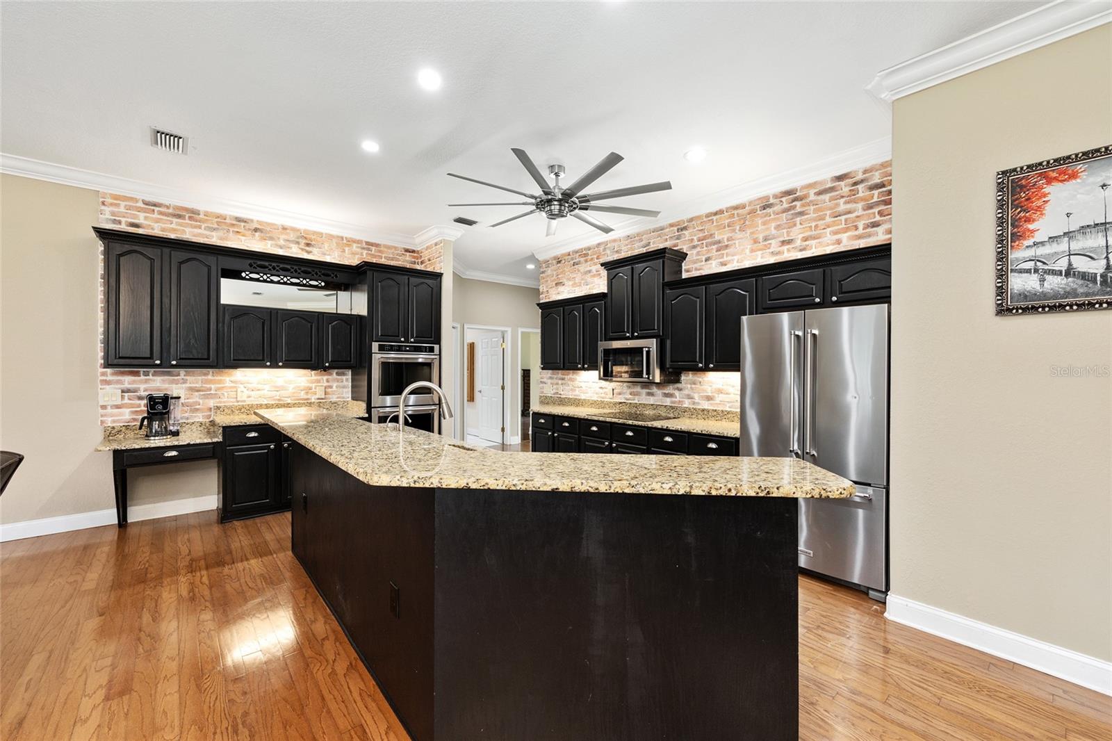 Image 21 of 63 For 829 36th Lane