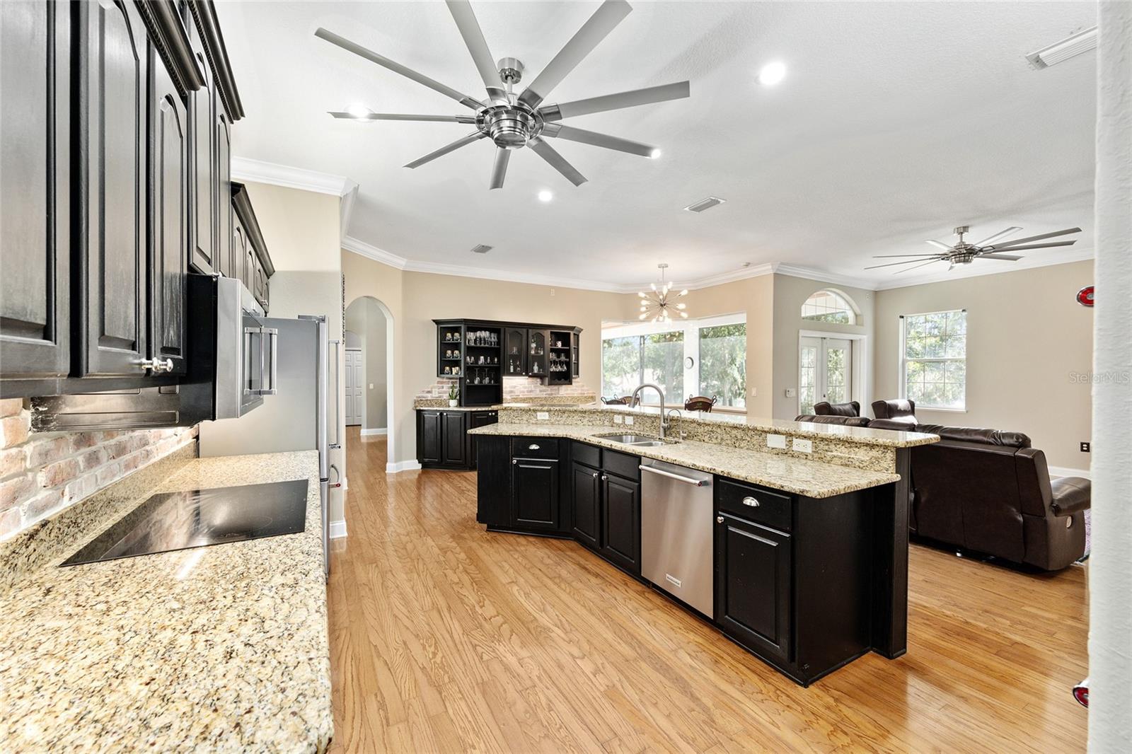 Image 23 of 63 For 829 36th Lane