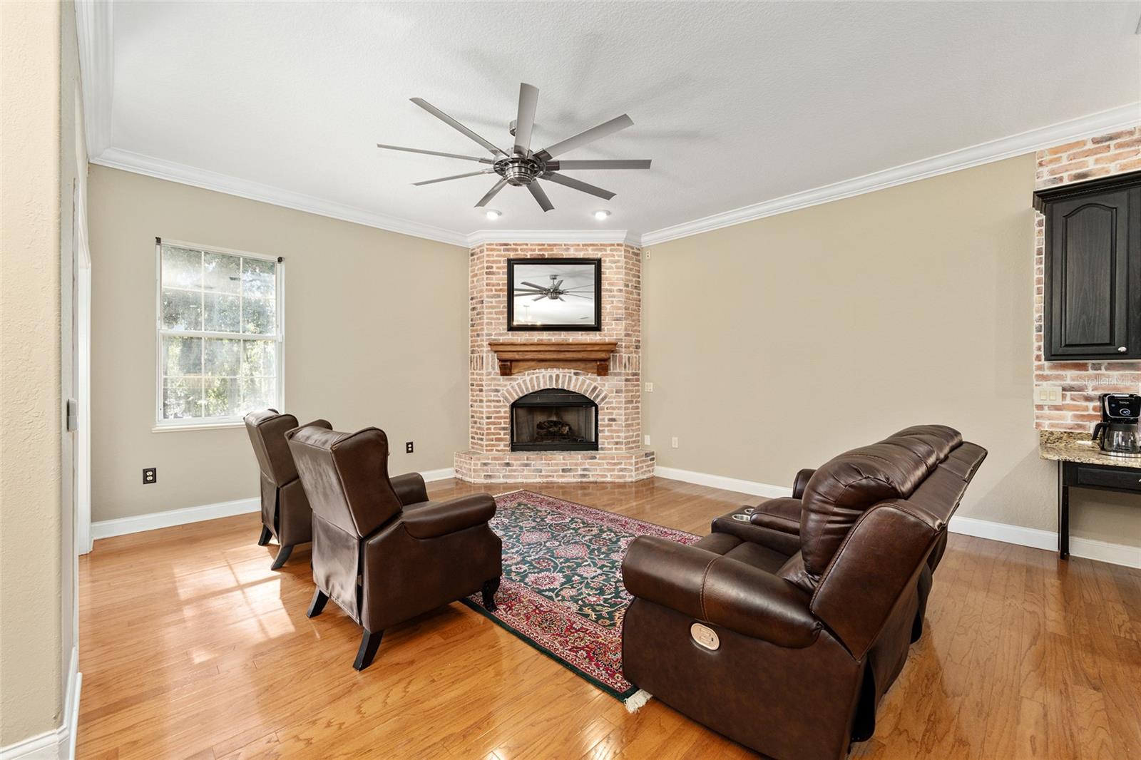 Image 26 of 63 For 829 36th Lane