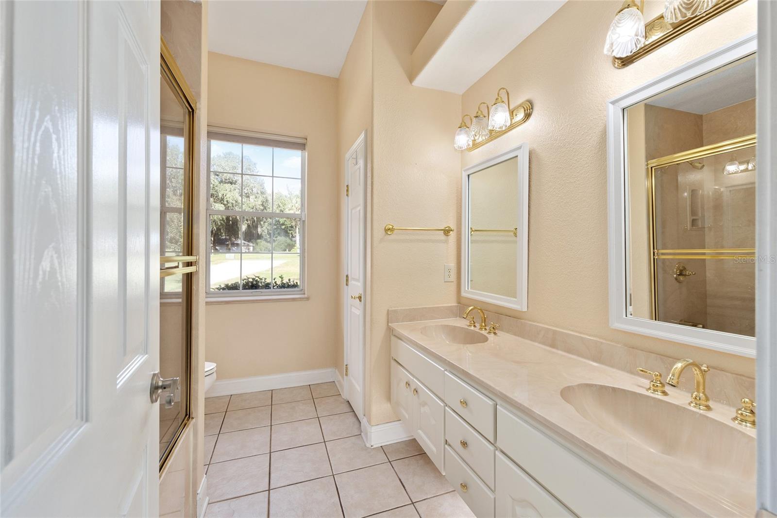 Image 30 of 63 For 829 36th Lane
