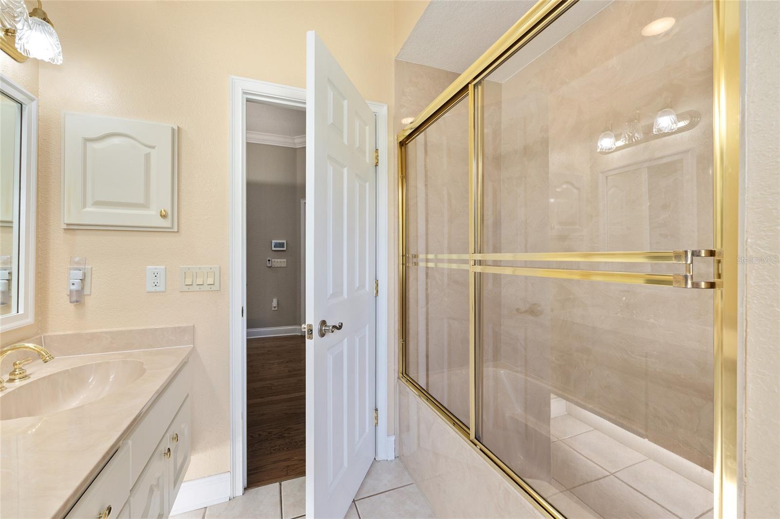 Image 31 of 63 For 829 36th Lane