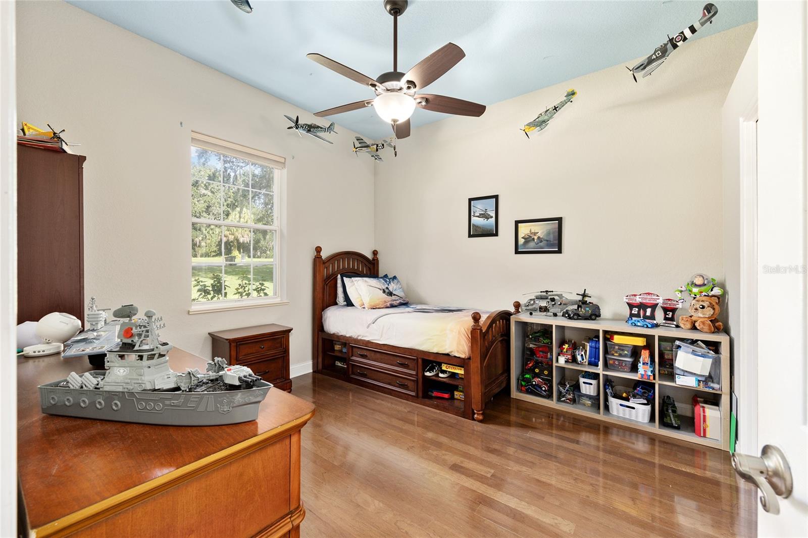 Image 32 of 63 For 829 36th Lane