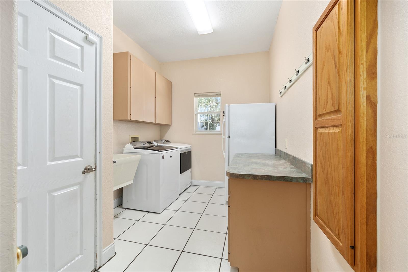 Image 33 of 63 For 829 36th Lane