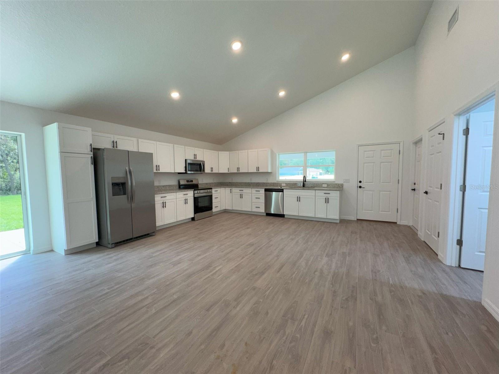 Image 4 of 26 For 8861 Albertson Court