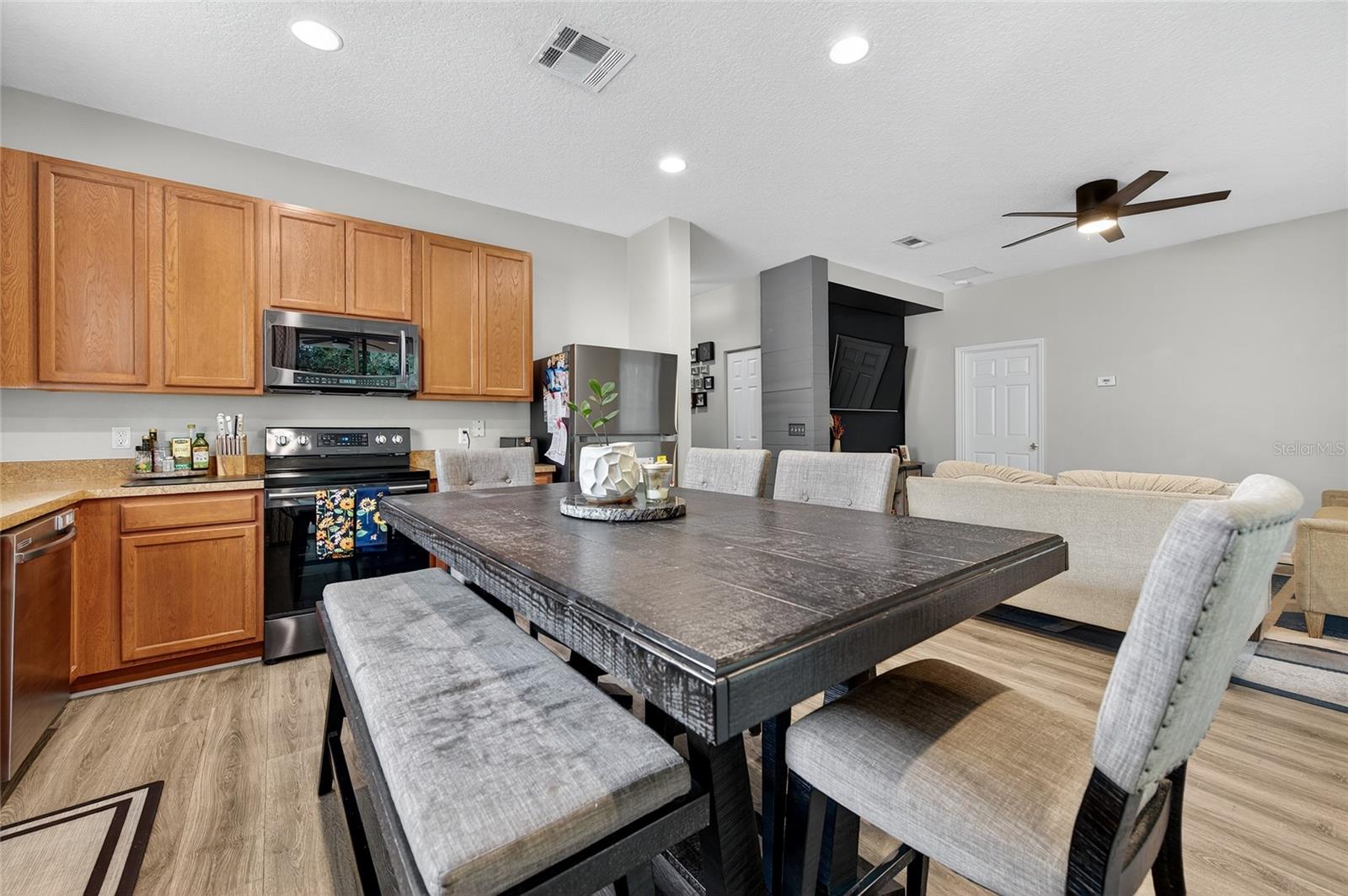 Image 7 of 26 For 41 Pergola Place