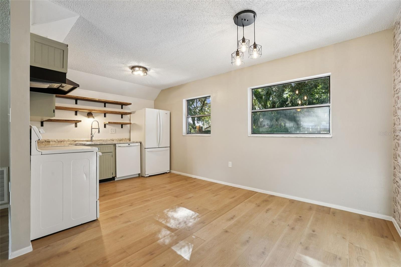 Image 11 of 46 For 1360 Cedar Avenue