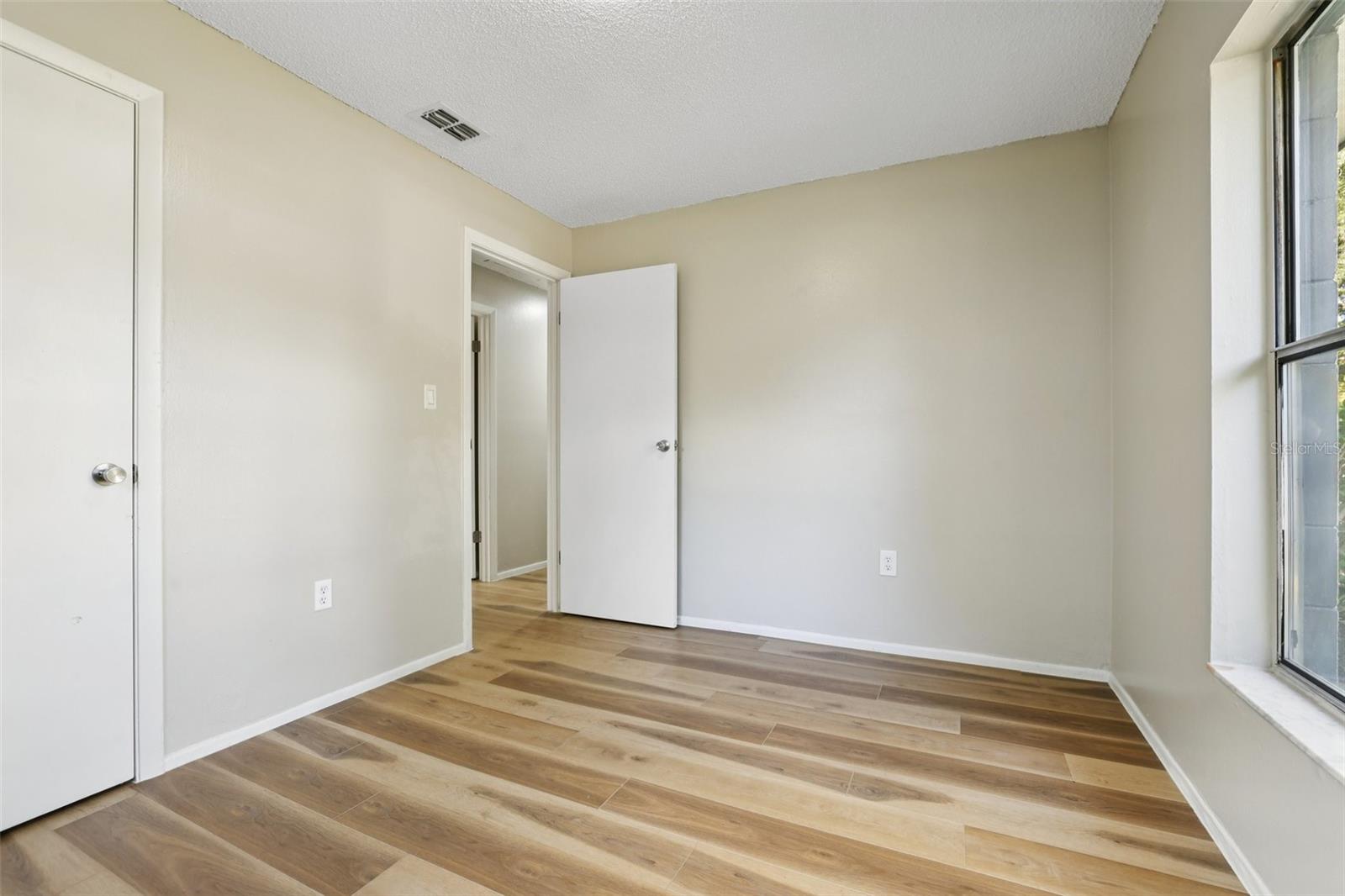 Image 16 of 46 For 1360 Cedar Avenue