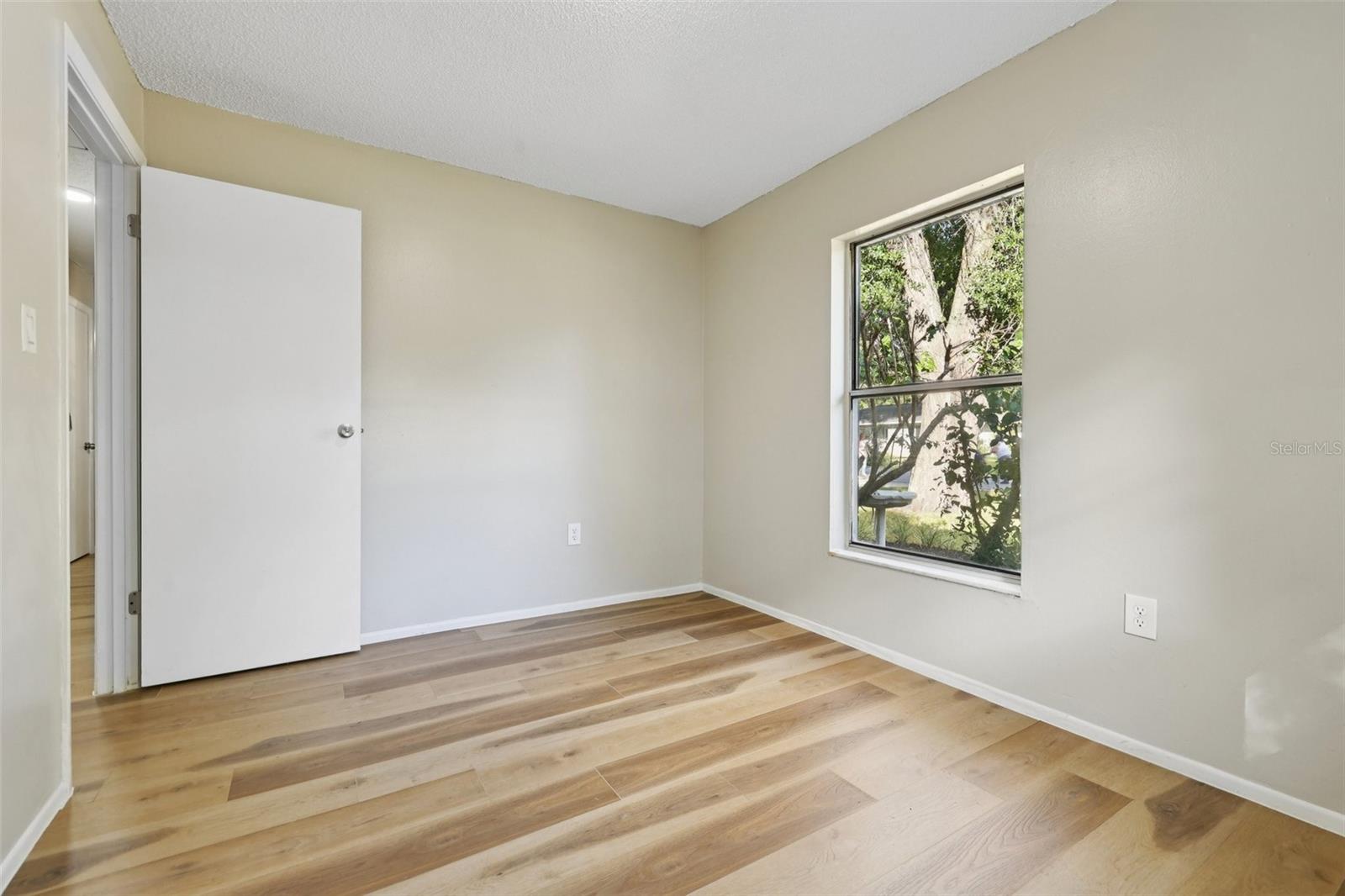 Image 19 of 46 For 1360 Cedar Avenue