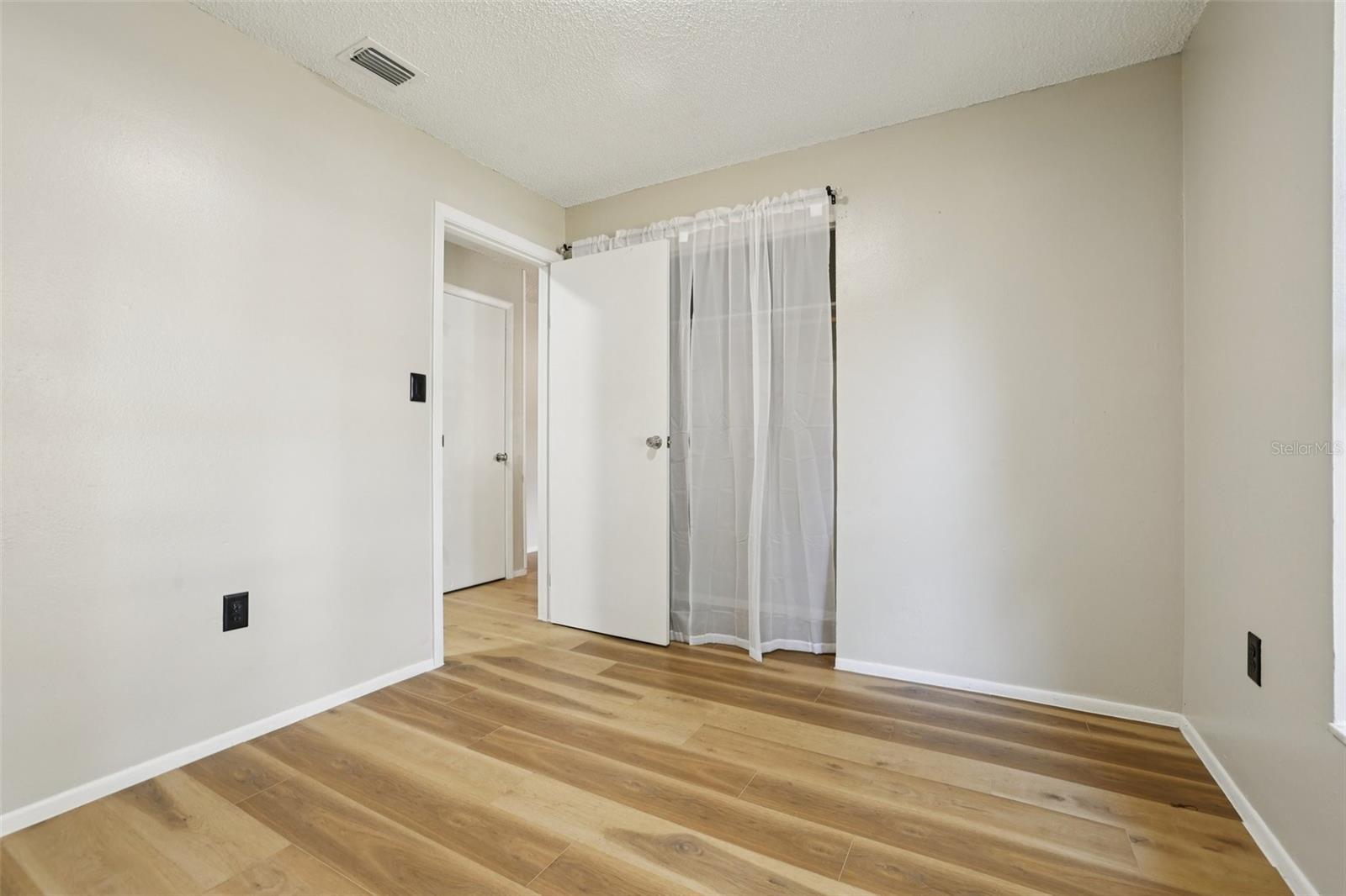 Image 21 of 46 For 1360 Cedar Avenue
