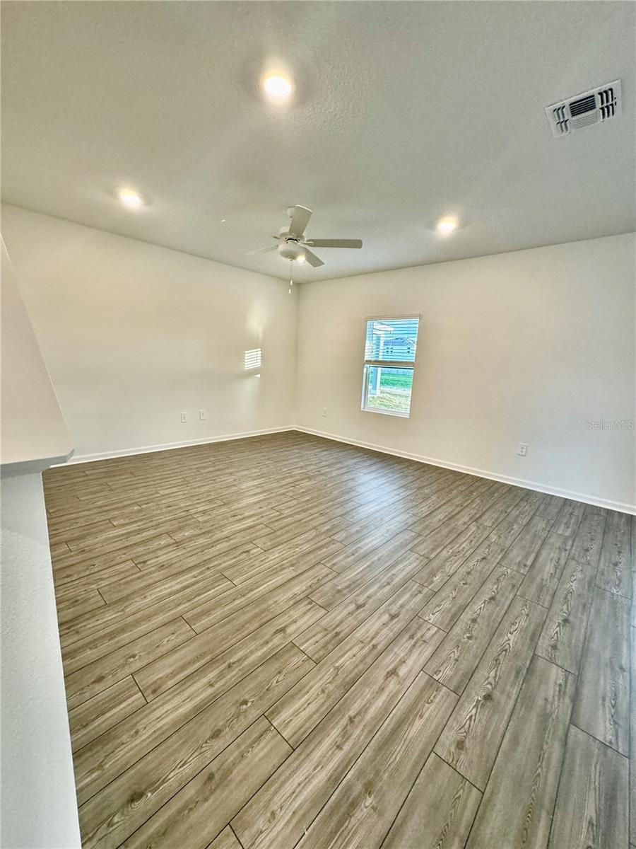 Image 8 of 36 For 4701 83rd Loop
