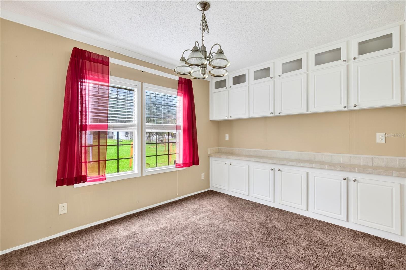 Image 10 of 52 For 413 Quail Street