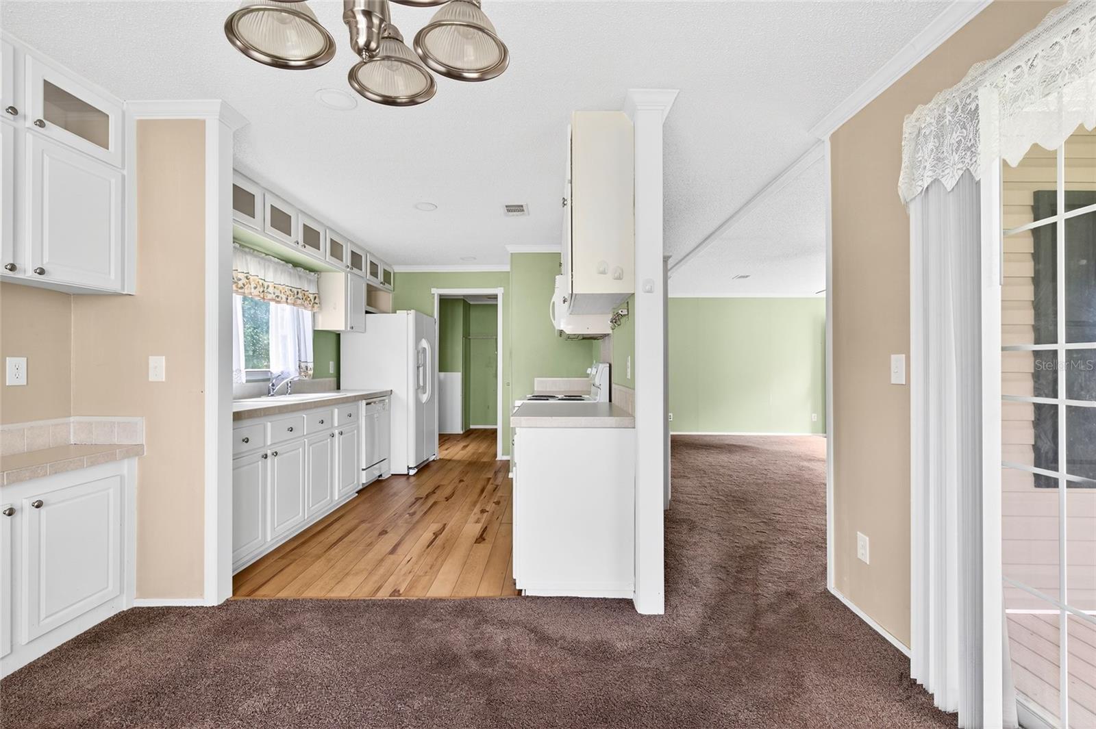 Image 12 of 52 For 413 Quail Street