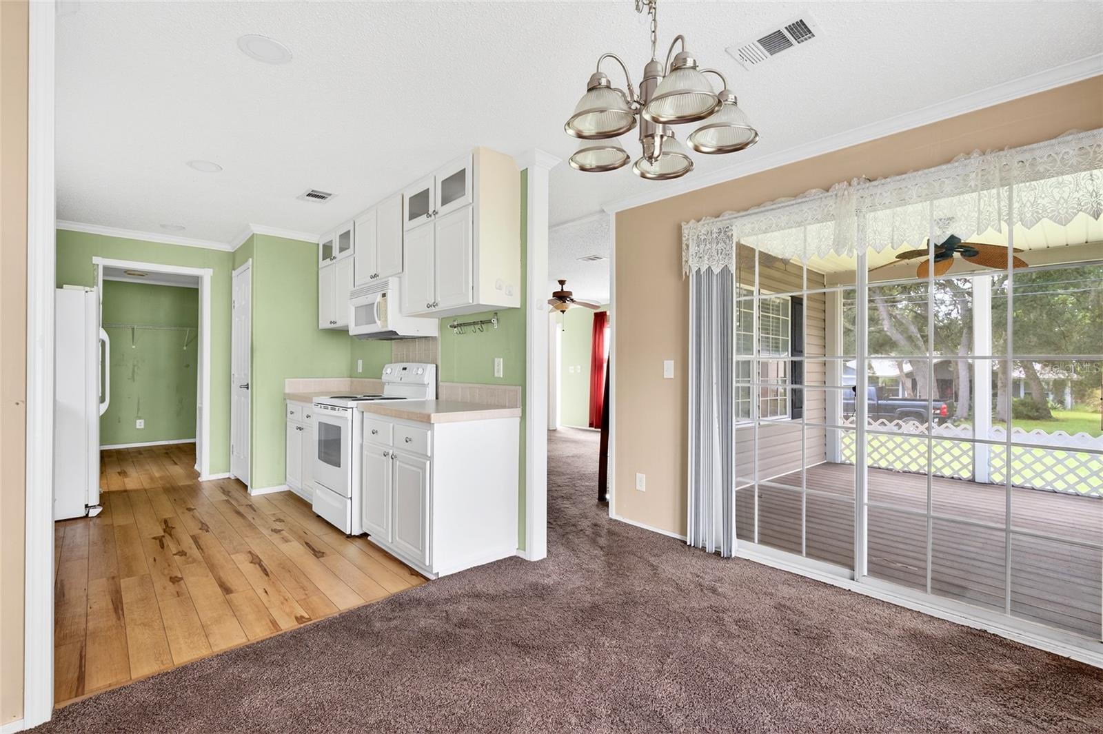 Image 13 of 52 For 413 Quail Street